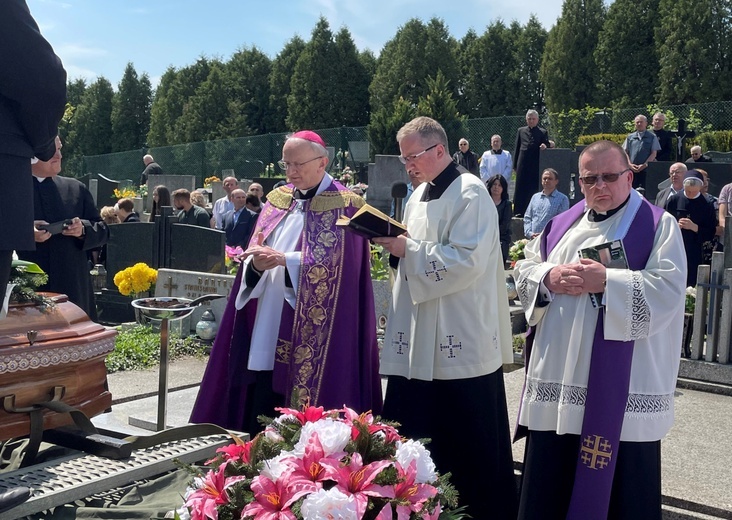 Ostatnie pożegnanie ks. Wojciecha Tyczyńskiego w Skoczowie