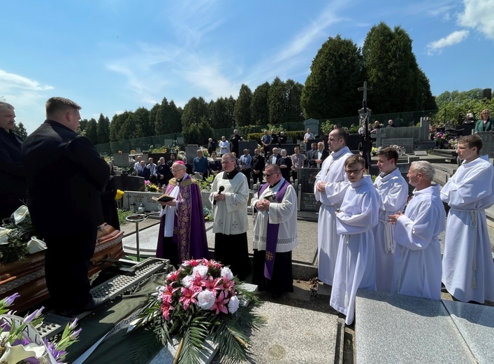 Ostatnie pożegnanie ks. Wojciecha Tyczyńskiego w Skoczowie