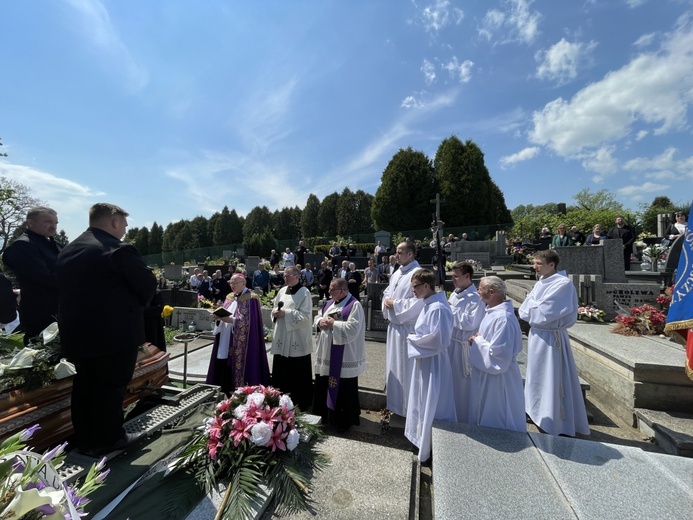 Ostatnie pożegnanie ks. Wojciecha Tyczyńskiego w Skoczowie