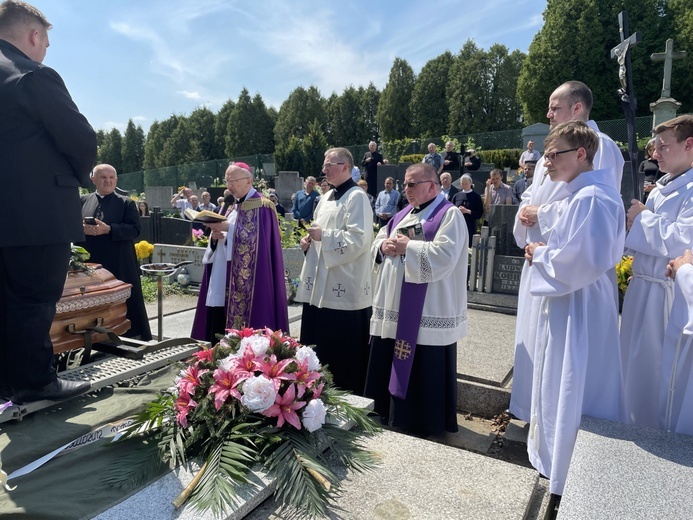 Ostatnie pożegnanie ks. Wojciecha Tyczyńskiego w Skoczowie