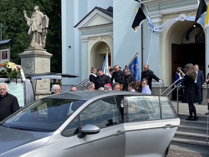 Ostatnie pożegnanie ks. Wojciecha Tyczyńskiego w Skoczowie