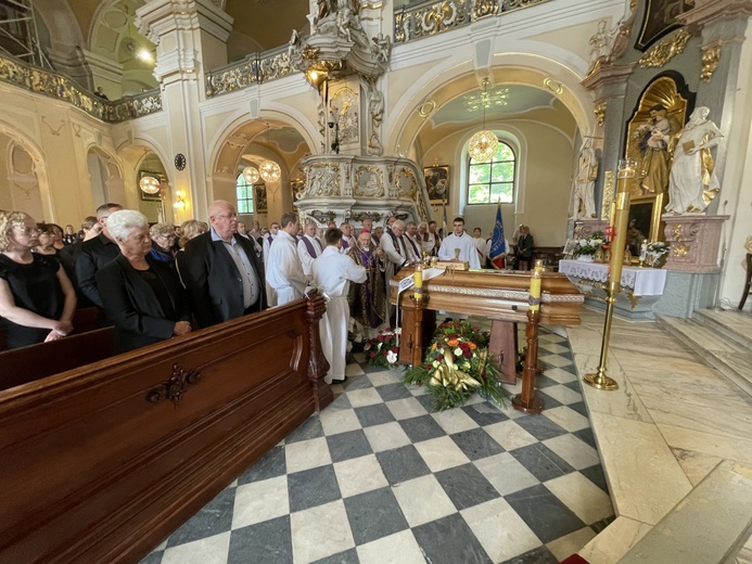 Ostatnie pożegnanie ks. Wojciecha Tyczyńskiego w Skoczowie