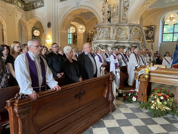 Ostatnie pożegnanie ks. Wojciecha Tyczyńskiego w Skoczowie