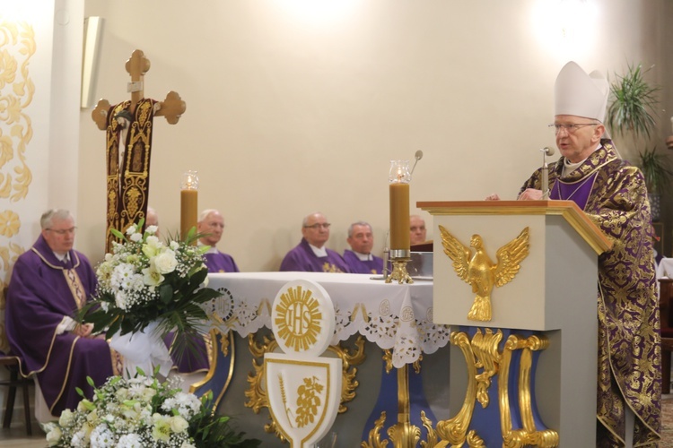 Ostatnie pożegnanie ks. Wojciecha Tyczyńskiego w Skoczowie