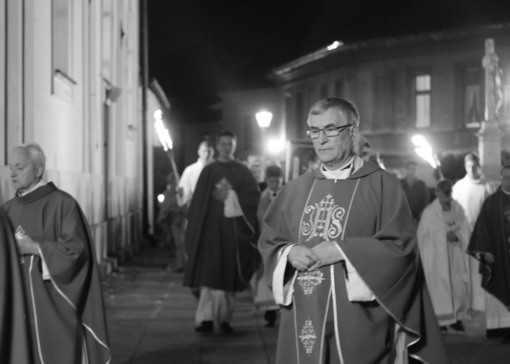 Ostatnie pożegnanie ks. Wojciecha Tyczyńskiego w Skoczowie