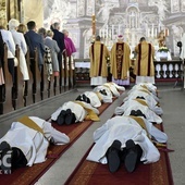 Prostracja w czasie święceń prezbiteratu sprzed kilku lat.