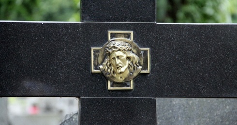 Wieczny odpoczynek racz mu dać, Panie.