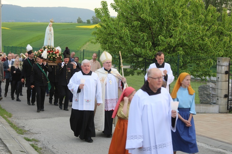 Bp Janusz Mastalski u św. abp. Bilczewskiego w Wilamowicach