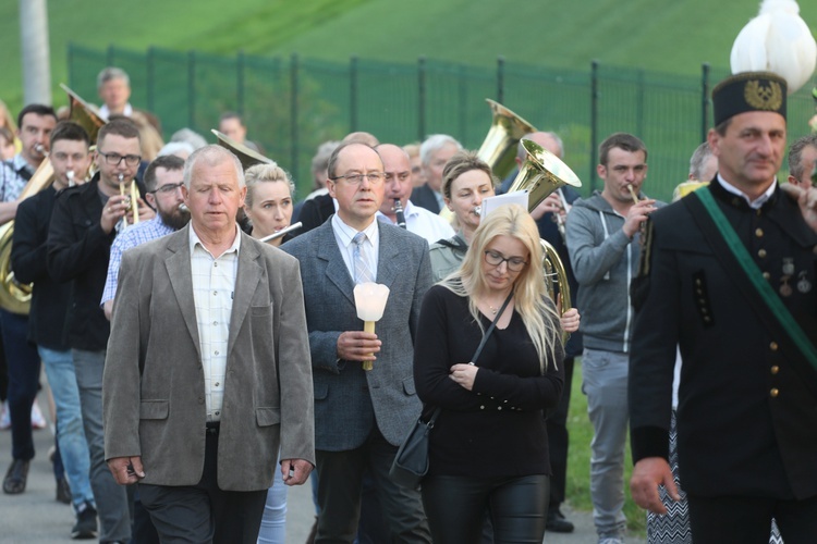 Bp Janusz Mastalski u św. abp. Bilczewskiego w Wilamowicach