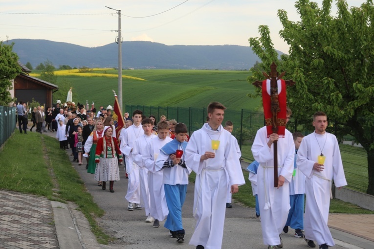 Bp Janusz Mastalski u św. abp. Bilczewskiego w Wilamowicach
