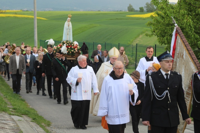 Bp Janusz Mastalski u św. abp. Bilczewskiego w Wilamowicach