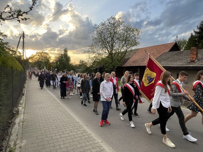 Bp Janusz Mastalski u św. abp. Bilczewskiego w Wilamowicach