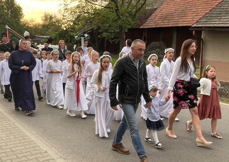 Bp Janusz Mastalski u św. abp. Bilczewskiego w Wilamowicach
