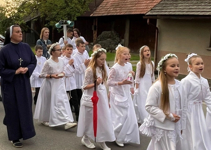Bp Janusz Mastalski u św. abp. Bilczewskiego w Wilamowicach