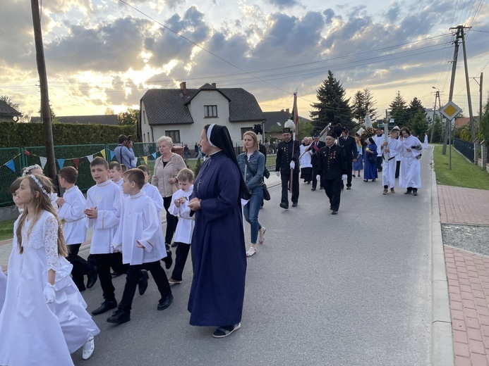 Bp Janusz Mastalski u św. abp. Bilczewskiego w Wilamowicach