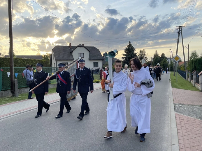 Bp Janusz Mastalski u św. abp. Bilczewskiego w Wilamowicach