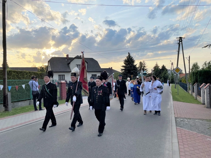 Bp Janusz Mastalski u św. abp. Bilczewskiego w Wilamowicach