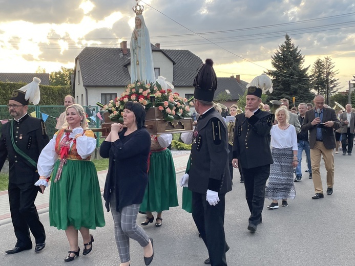 Bp Janusz Mastalski u św. abp. Bilczewskiego w Wilamowicach