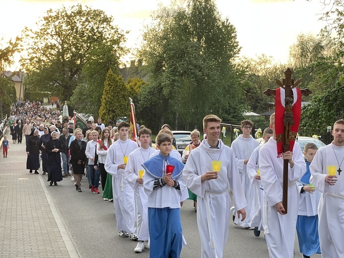 Bp Janusz Mastalski u św. abp. Bilczewskiego w Wilamowicach