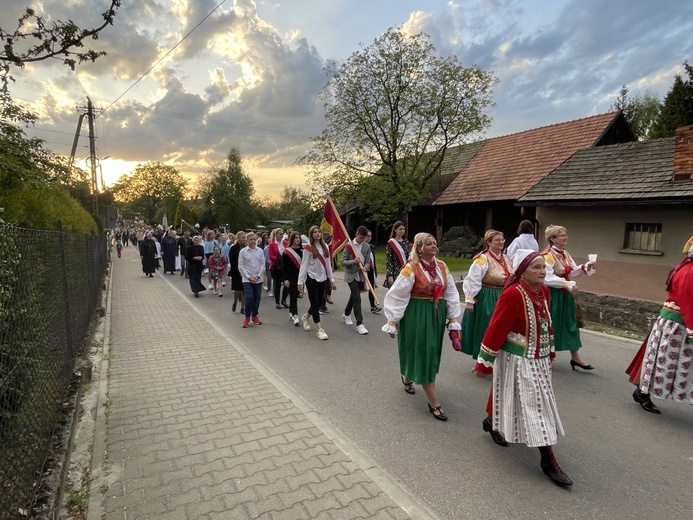 Bp Janusz Mastalski u św. abp. Bilczewskiego w Wilamowicach