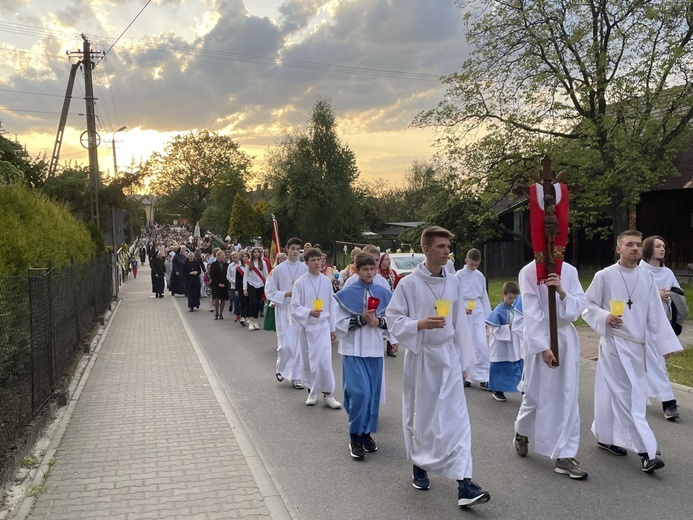 Bp Janusz Mastalski u św. abp. Bilczewskiego w Wilamowicach