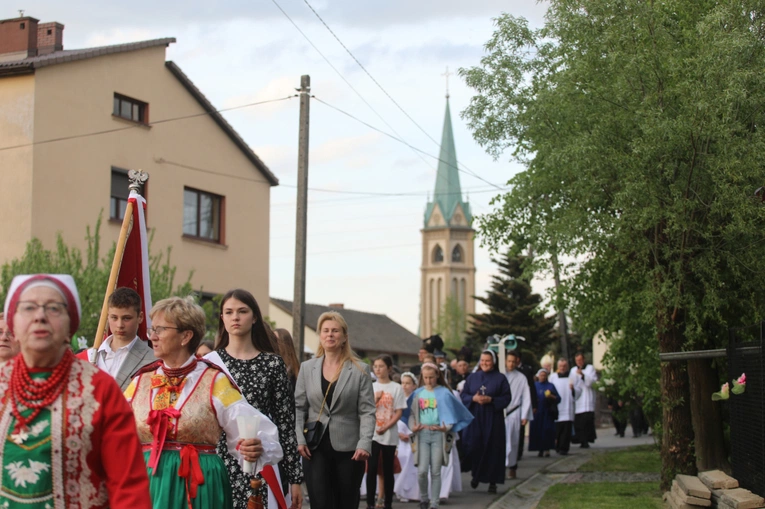 Bp Janusz Mastalski u św. abp. Bilczewskiego w Wilamowicach