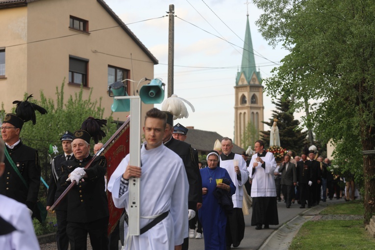 Bp Janusz Mastalski u św. abp. Bilczewskiego w Wilamowicach