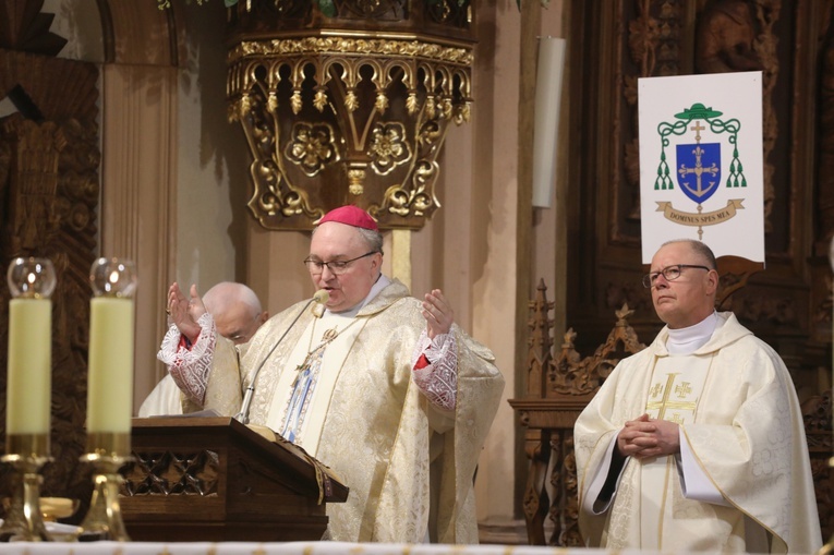 Bp Janusz Mastalski u św. abp. Bilczewskiego w Wilamowicach