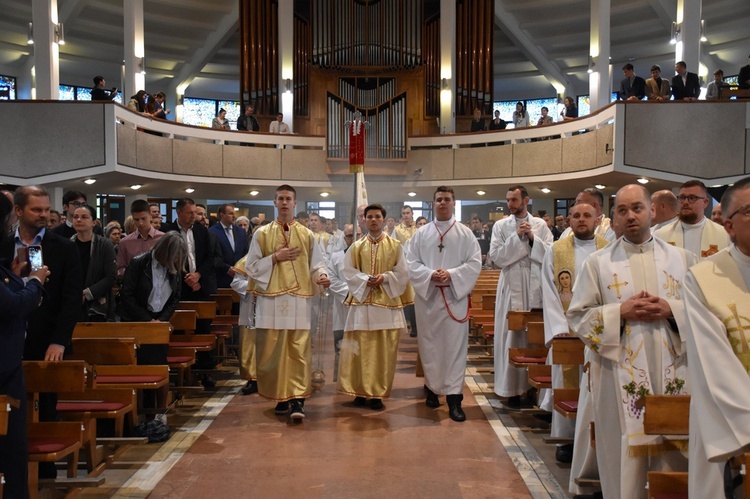 Abp Tadeusz Wojda wyświęcił salezjańskich kapłanów