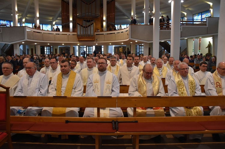 Abp Tadeusz Wojda wyświęcił salezjańskich kapłanów