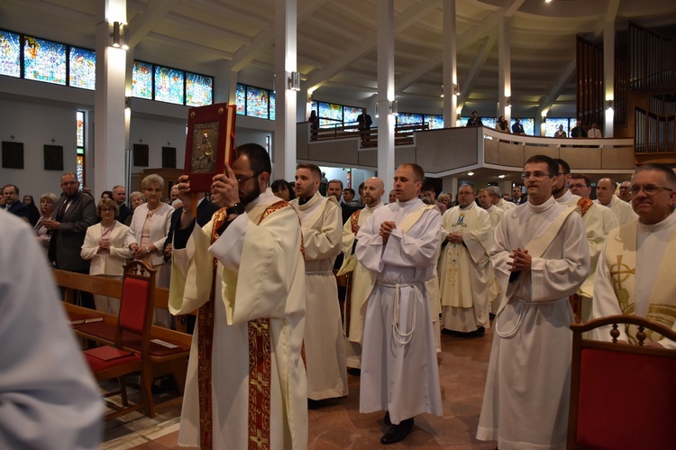 Abp Tadeusz Wojda wyświęcił salezjańskich kapłanów