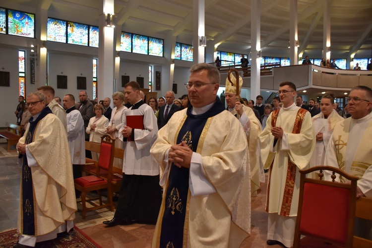 Abp Tadeusz Wojda wyświęcił salezjańskich kapłanów