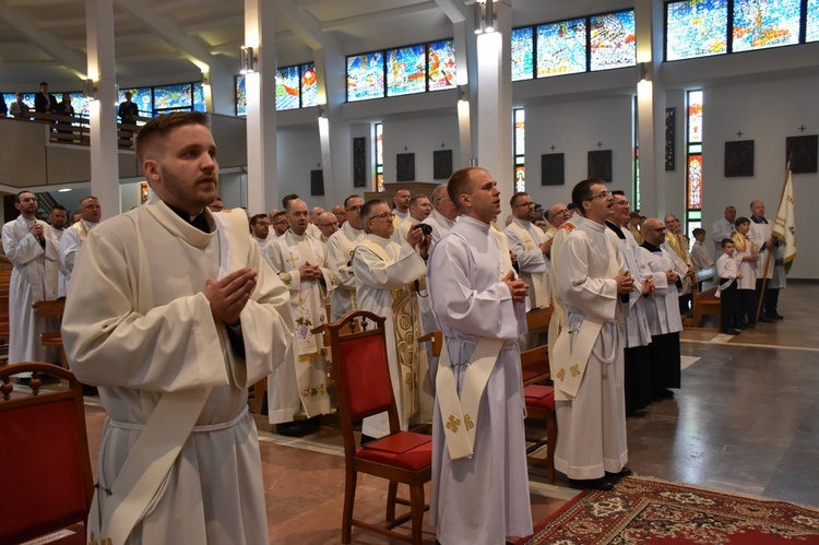 Abp Tadeusz Wojda wyświęcił salezjańskich kapłanów