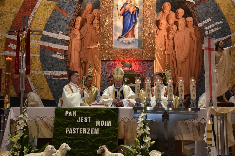 Abp Tadeusz Wojda wyświęcił salezjańskich kapłanów