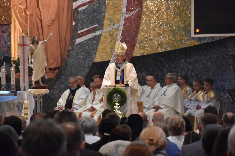 Abp Tadeusz Wojda wyświęcił salezjańskich kapłanów