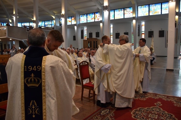 Abp Tadeusz Wojda wyświęcił salezjańskich kapłanów