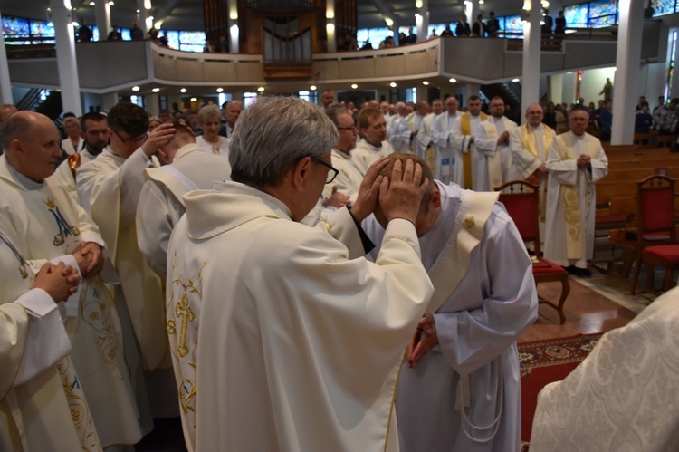 Abp Tadeusz Wojda wyświęcił salezjańskich kapłanów