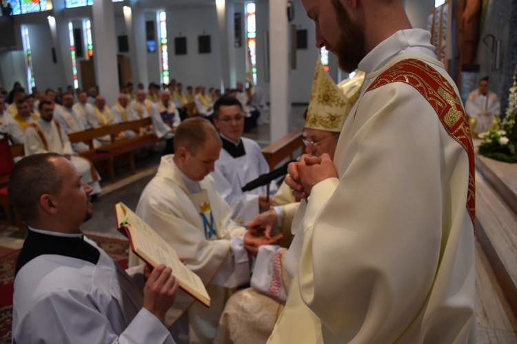 Abp Tadeusz Wojda wyświęcił salezjańskich kapłanów