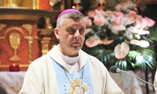 Bp Roman Pindel wygłosił homilię. 