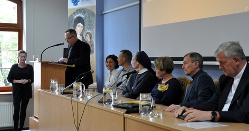 Konferencja jubileuszowa "Bliżej Boga-Człowieka"