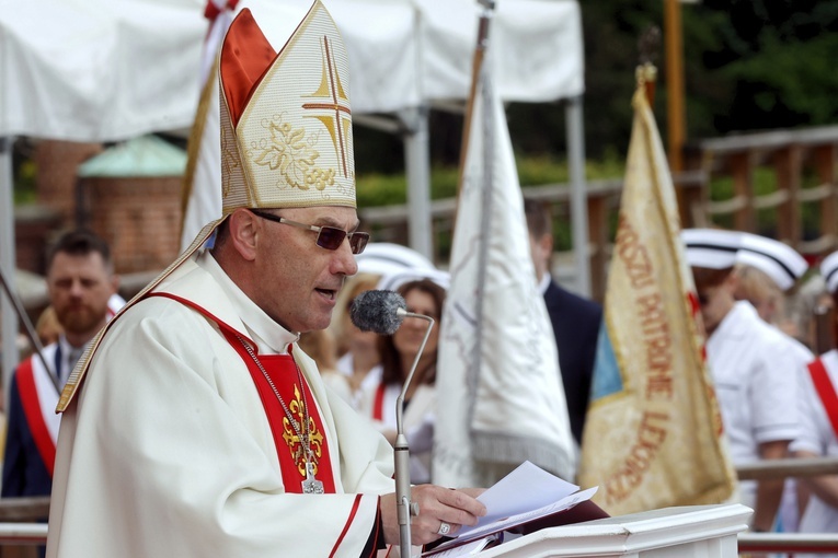 Jasna Góra: Prymas Polski dziękuje medykom za heroiczne zmagania o człowieka