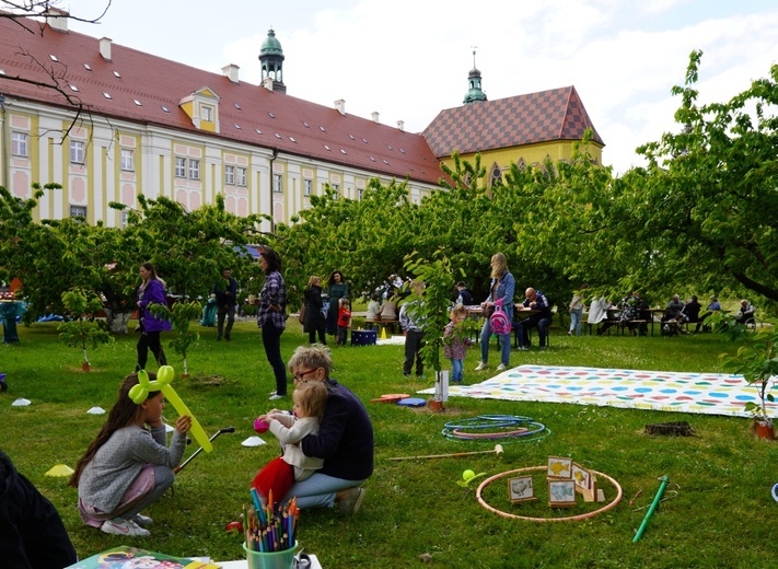 IX Majówka w Ogrodach Klasztornych. 160-lecie obecności boromeuszek w Trzebnicy