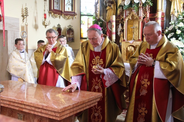 Jaworzna. Konsekracja kościoła