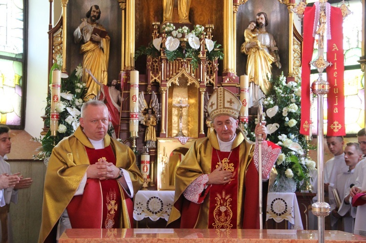 Jaworzna. Konsekracja kościoła