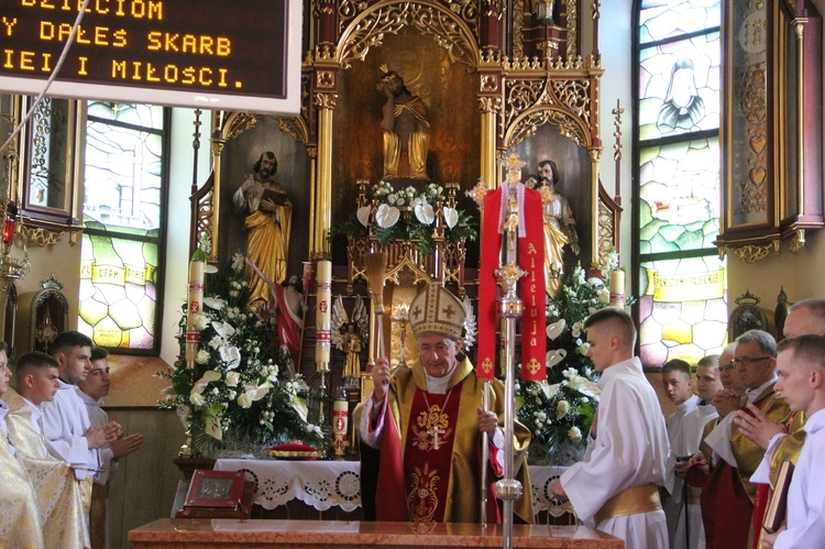 Jaworzna. Konsekracja kościoła