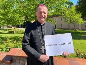 Abp Tadeusz Wojda zachęca do włączenia się w akcję #NieWstydzęSięKrzyża.