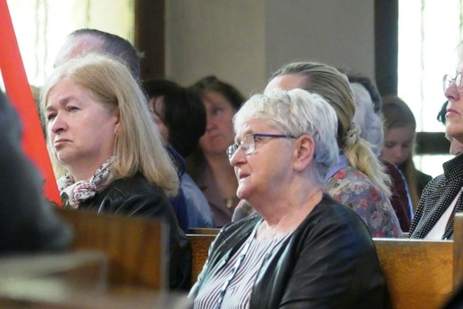 Wprowadzenie relikwii bł. Franciszka Palau do kościoła w Trzebini