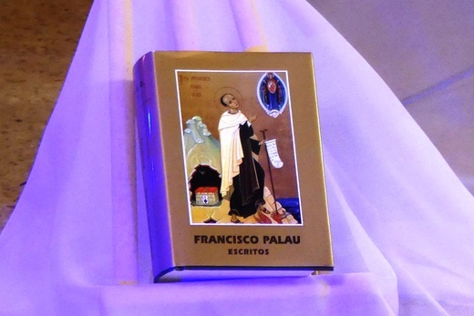 Wprowadzenie relikwii bł. Franciszka Palau do kościoła w Trzebini