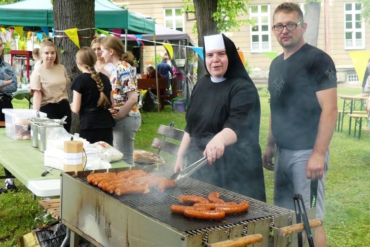 Festyn jubileuszowo-charytatywny u elżbietanek cieszyńskich - 2022