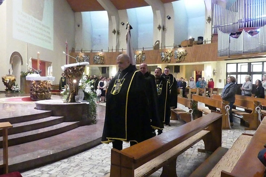 Rycerze św. Jana Pawła II na urodzinach patrona